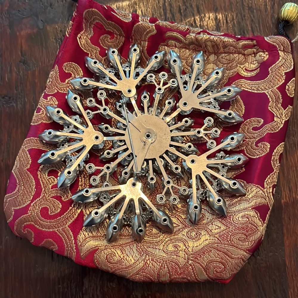 Snowflake broach - Picture 2 of 4